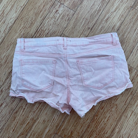 Distressed pink jeans shorts - Picture 4 of 7